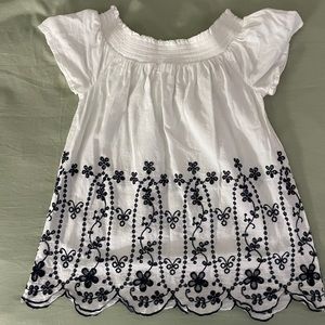 Cute off the shoulder top!! Only worn it a couple times!!